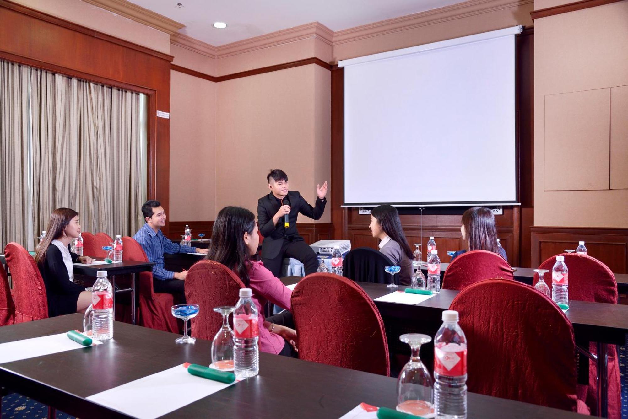 Hotel Grand Lexis Port Dickson Zewnętrze zdjęcie A meeting in progress