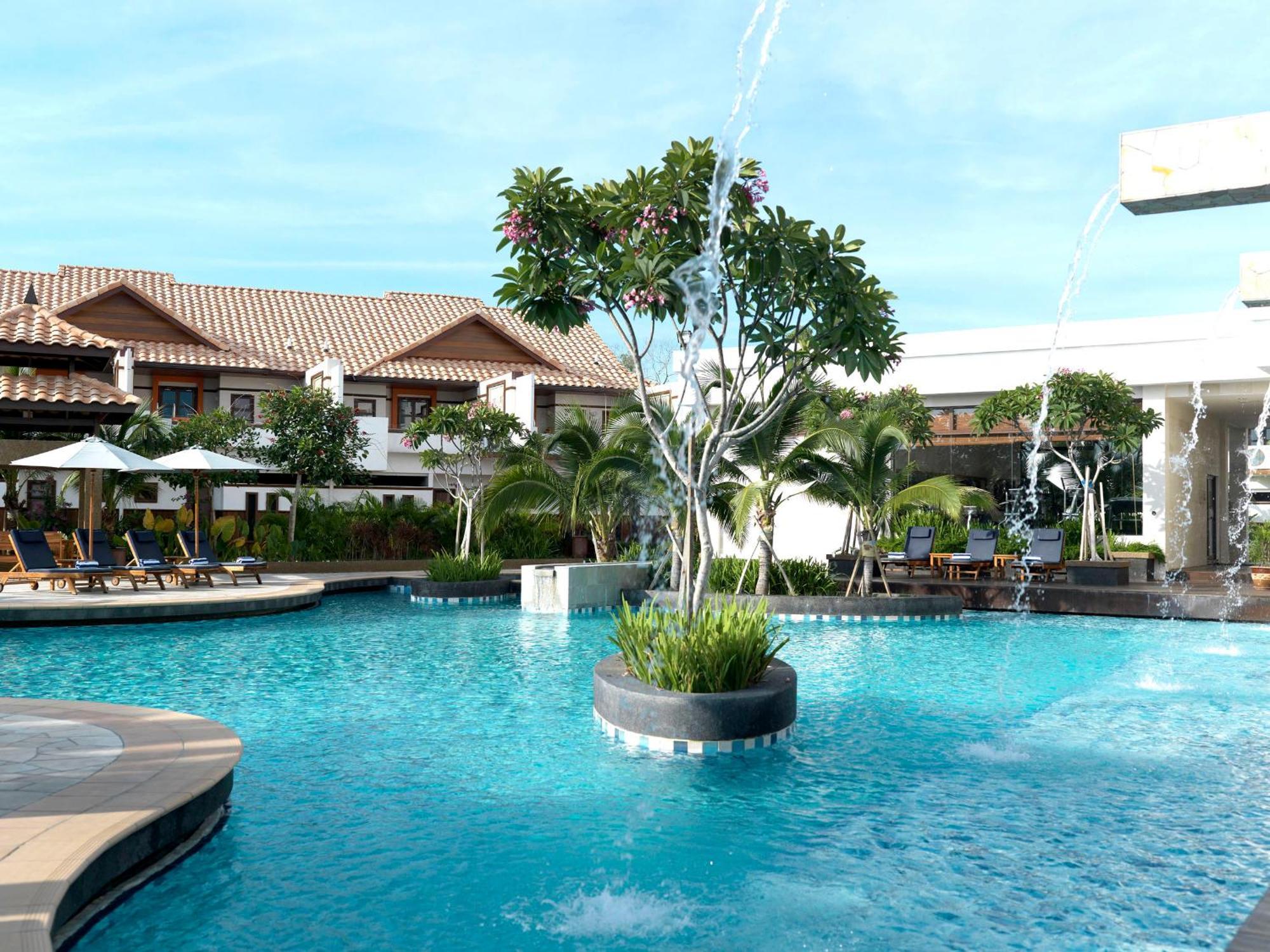 Hotel Grand Lexis Port Dickson Zewnętrze zdjęcie The pool at the hotel