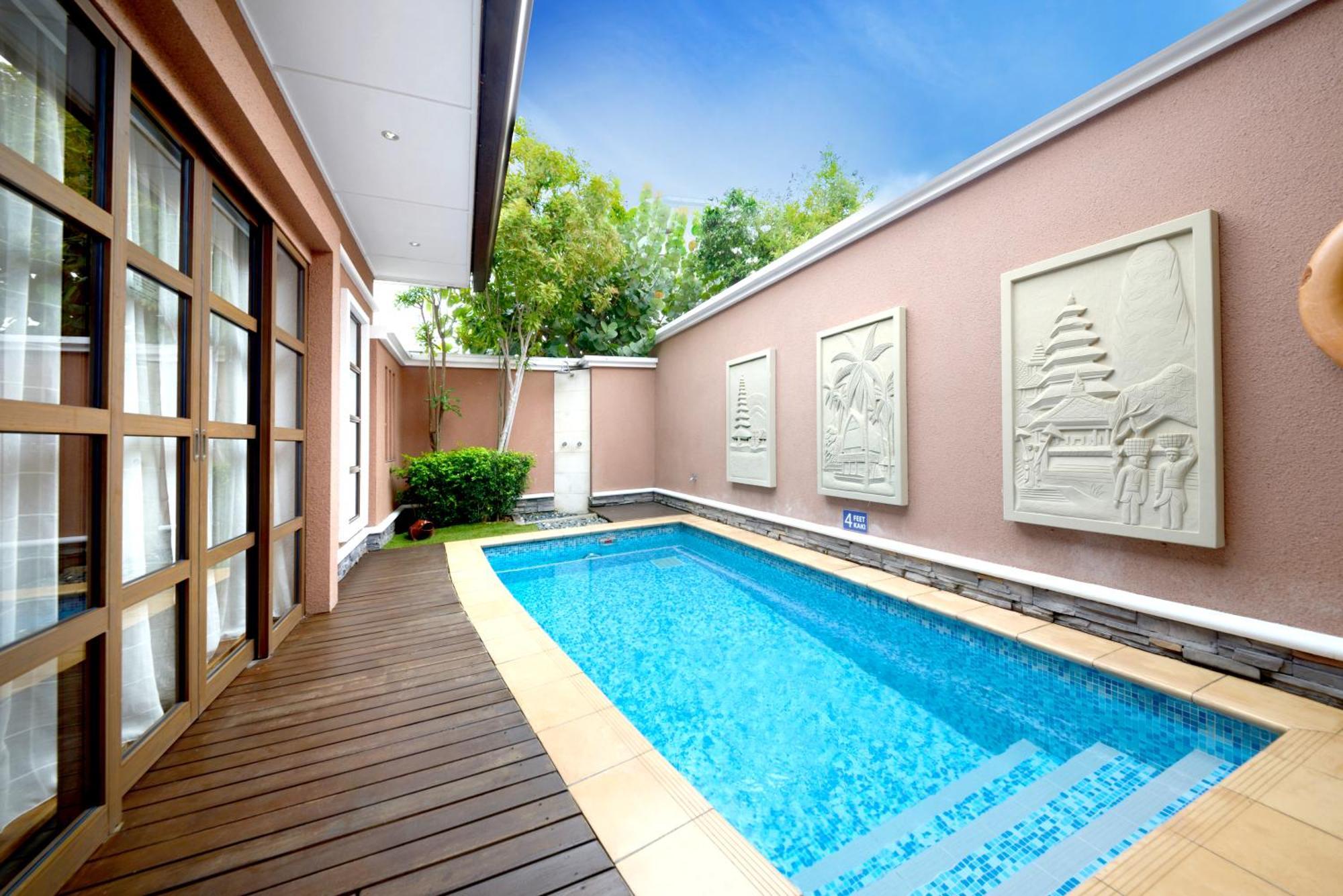 Hotel Grand Lexis Port Dickson Zewnętrze zdjęcie A private pool at a hotel