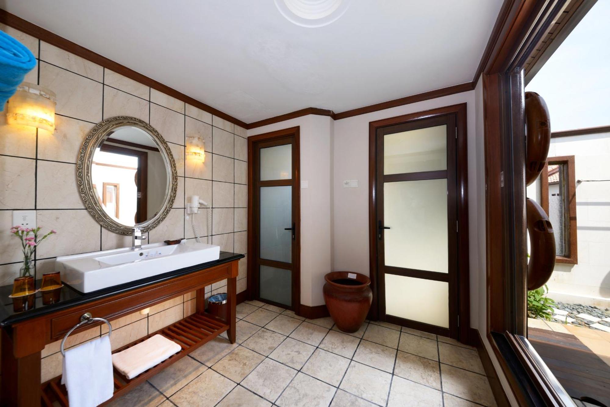 Hotel Grand Lexis Port Dickson Zewnętrze zdjęcie Bathroom